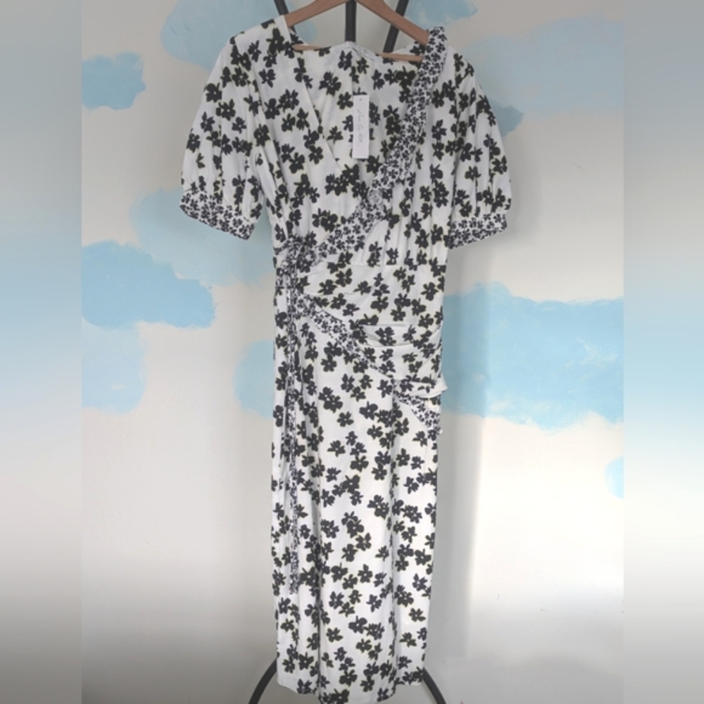 Love, Whit black/white floral midi wrap dress NWT - size L